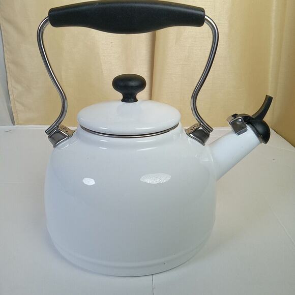 Chantal Enamel on Steel 1.7 Quart Vintage Kettle, White - New No Box 527298 - Picture 3 of 5